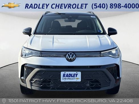 Used 2025 Volkswagen Taos SE image 23