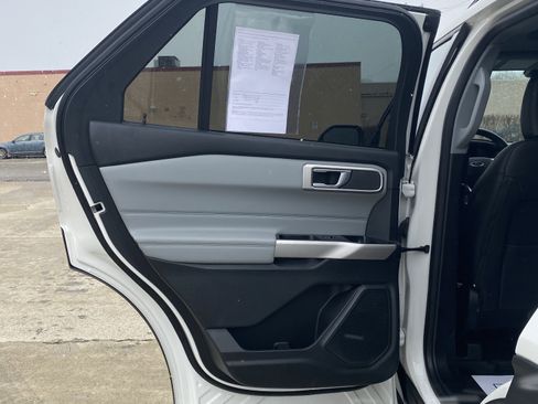 Used 2022 Ford Explorer XLT w/ Equipment Group 202A image 22