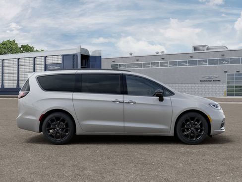 New 2026 Chrysler Pacifica Select image 21