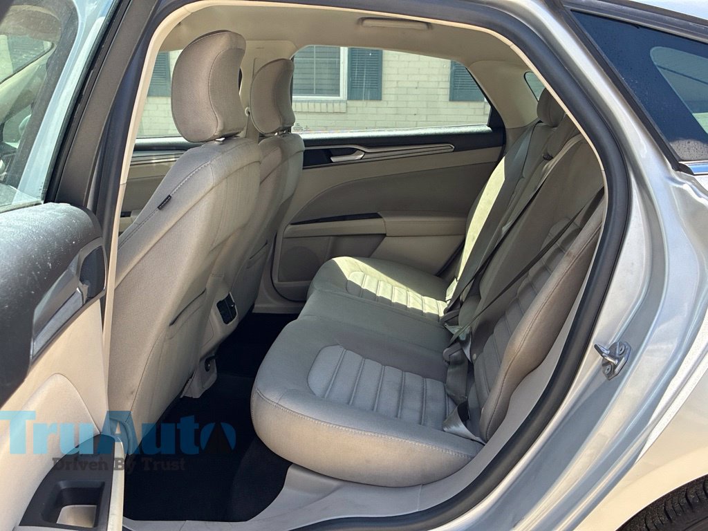 Used 2018 Ford Fusion SE w/ Fusion SE Technology Package FWD image 38