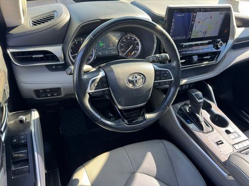 Certified 2022 Toyota Highlander Platinum image 23
