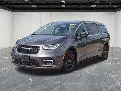 Used 2023 Chrysler Pacifica Touring-L