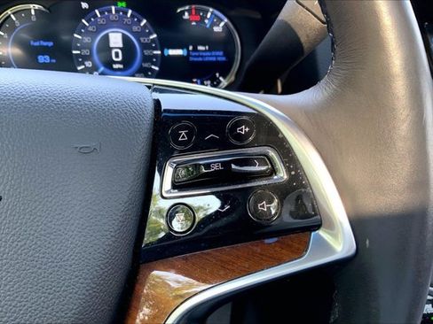 Used 2017 Cadillac Escalade ESV Luxury AWD/4WD image 19