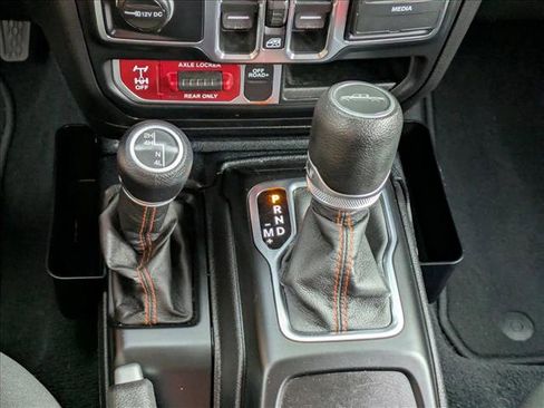 Certified 2020 Jeep Gladiator Mojave image 18