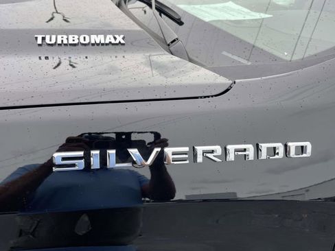 Certified 2025 Chevrolet Silverado 1500 Custom RWD image 9