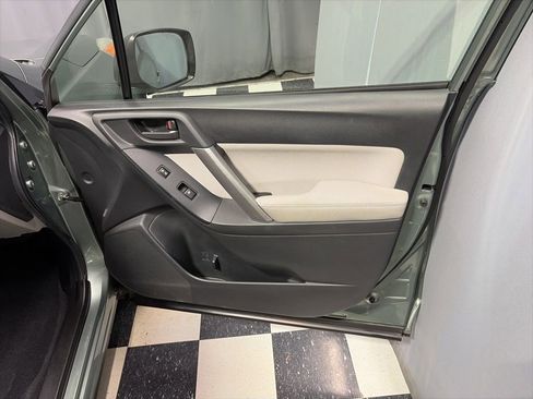 Used 2015 Subaru Forester 2.5i AWD/4WD image 17