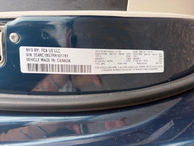 Used 2024 Chrysler Pacifica Touring-L FWD image 55