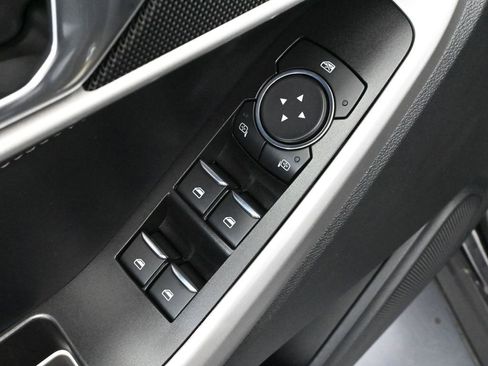 Used 2022 Ford Explorer XLT image 19