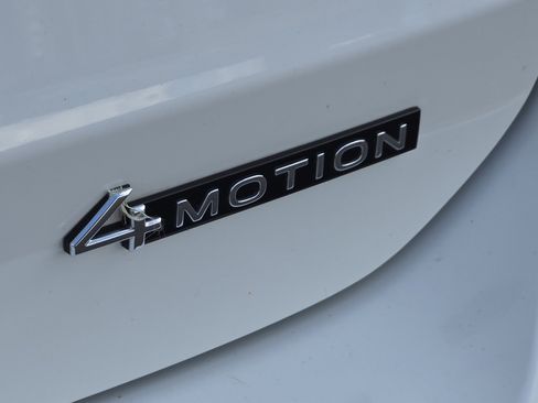 Used 2024 Volkswagen Taos SE AWD/4WD image 16