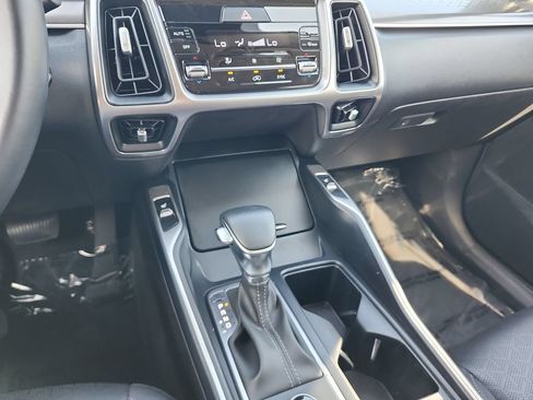 Used 2022 Kia Sorento S FWD image 29