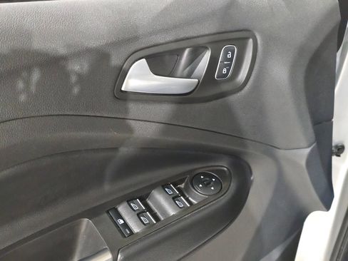 Used 2019 Ford Escape SE image 16