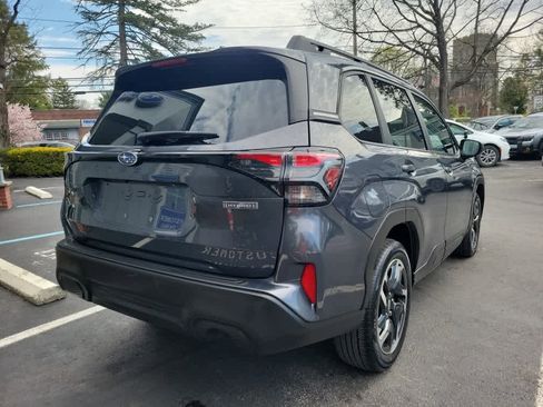 Used 2025 Subaru Forester Premium image 3