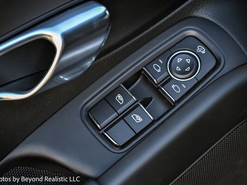 Used 2025 Porsche 718 Cayman image 23