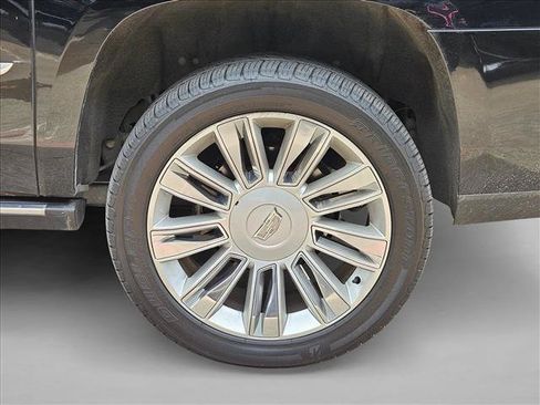 Used 2018 Cadillac Escalade ESV Platinum AWD/4WD image 20