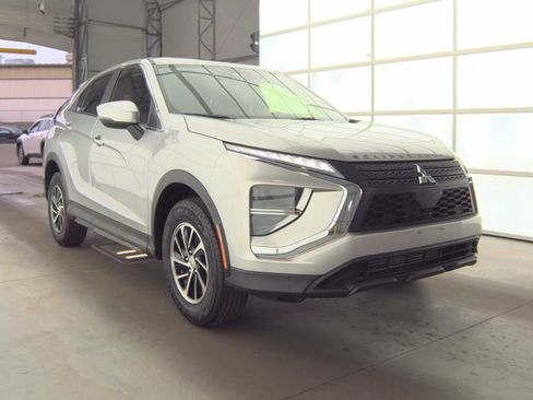 Used 2022 Mitsubishi Eclipse Cross ES AWD/4WD image 2