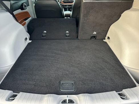 Used 2023 Jeep Compass Limited image 14