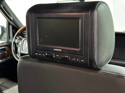 Used 2015 Lincoln Navigator 2WD image 36