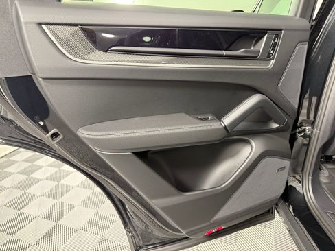 Certified 2026 Porsche Cayenne Coupe AWD/4WD image 17