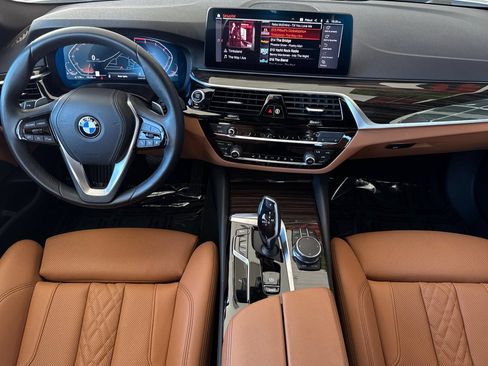 Used 2023 BMW 530i w/ Convenience Package RWD image 15