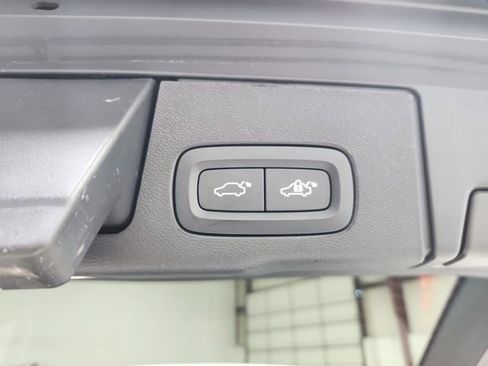 Used 2025 Volvo XC60 B5 Plus AWD/4WD image 43