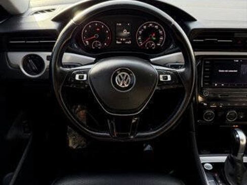 Used 2020 Volkswagen Passat 2.0T SE image 14