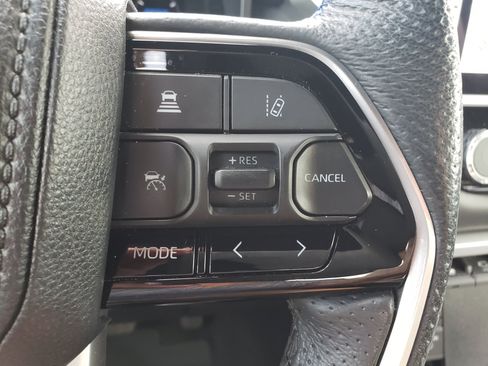 Used 2024 Toyota Tundra Platinum AWD/4WD image 17