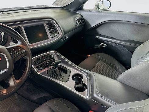 Used 2016 Dodge Challenger SXT w/ Driver Convenience Group RWD image 28