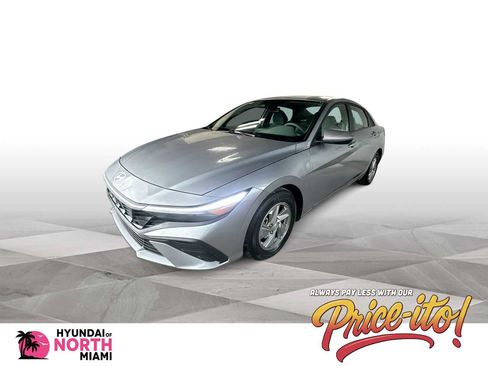 Used 2026 Hyundai Elantra SE FWD image 1