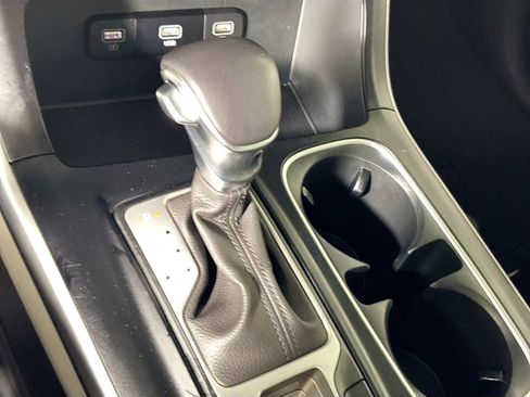 Used 2024 Kia Carnival LX image 17