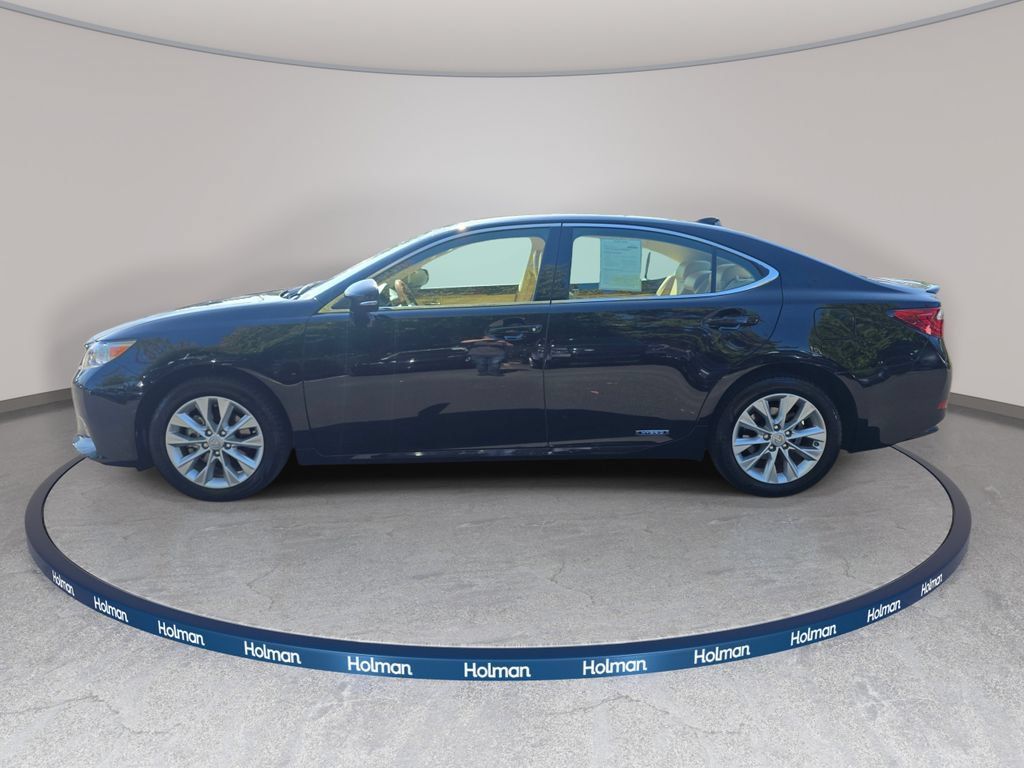 Used 2015 Lexus ES 300h w/ Navigation System Package FWD image 9