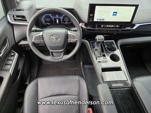 Used 2025 Toyota Sienna XLE Woodland Edition AWD/4WD image 13