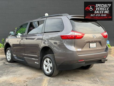 Used 2016 Toyota Sienna LE FWD image 7