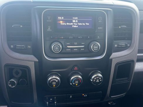 Used 2014 RAM 3500 Tradesman w/ Chrome Appearance Group AWD/4WD image 17