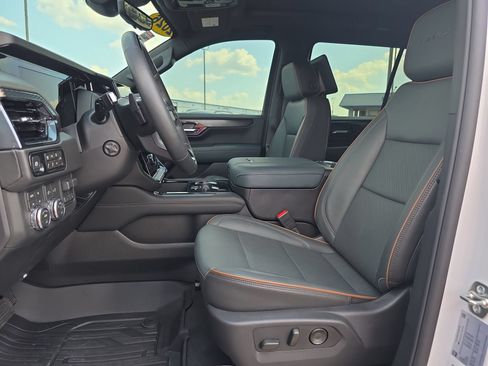Used 2026 GMC Yukon AT4 w/ AT4 Premium Plus Package AWD/4WD image 10