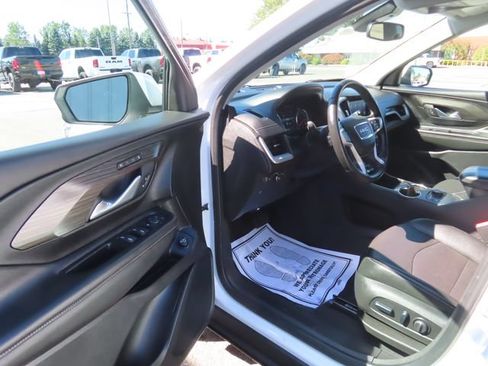 Used 2024 GMC Terrain SLT AWD/4WD image 16
