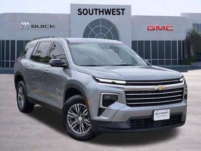 Used 2024 Chevrolet Traverse LT