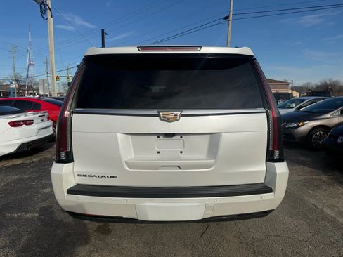 Used 2017 Cadillac Escalade ESV Luxury AWD/4WD image 5