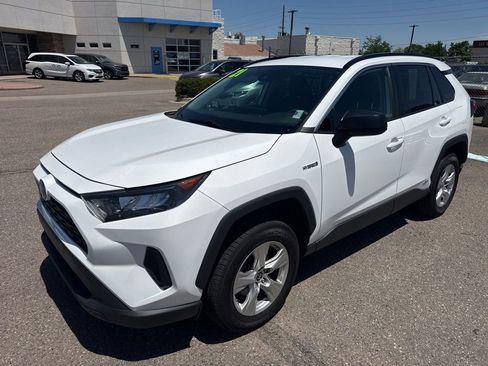 Used 2021 Toyota RAV4 LE AWD/4WD image 3
