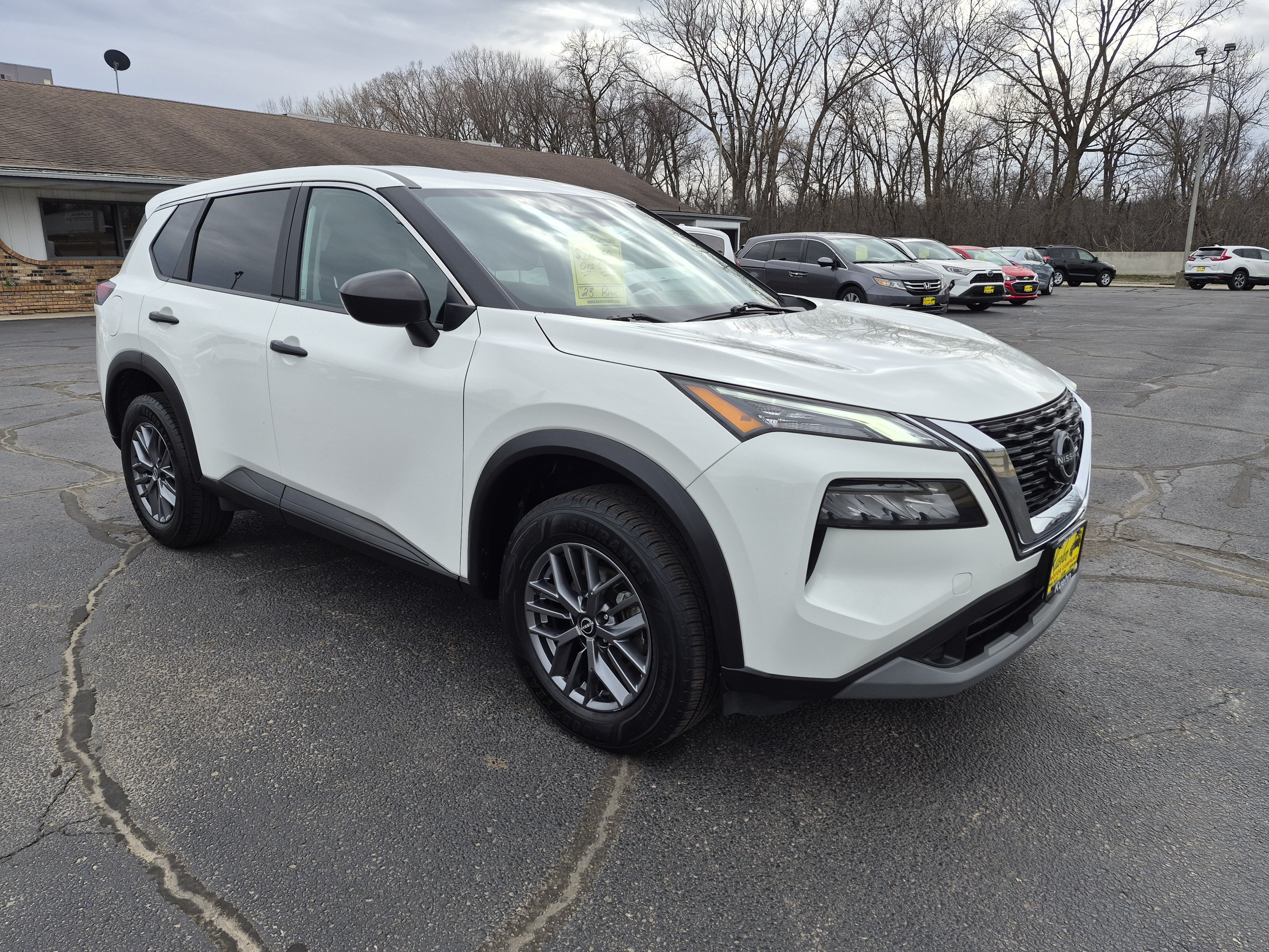 Used 2023 Nissan Rogue S AWD/4WD image 2