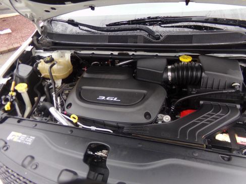 Used 2017 Chrysler Pacifica Touring-L image 35