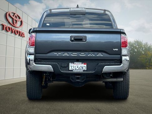 Certified 2022 Toyota Tacoma TRD Off-Road AWD/4WD image 4
