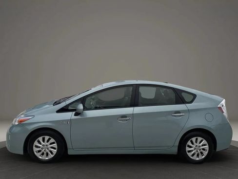 Used 2014 Toyota Prius Prime Advanced FWD image 4