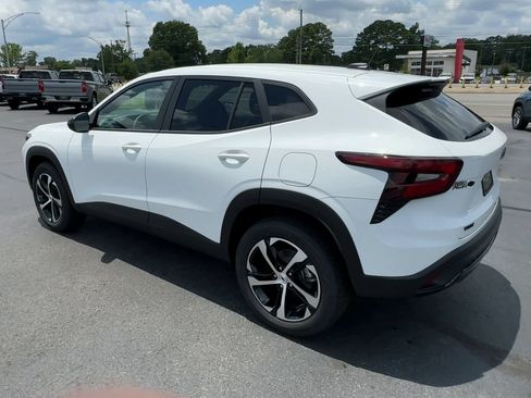 New 2026 Chevrolet Trax RS w/ Sunroof Package FWD image 6