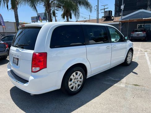 Used 2018 Dodge Grand Caravan SE w/ UConnect Hands-Free Group FWD image 5