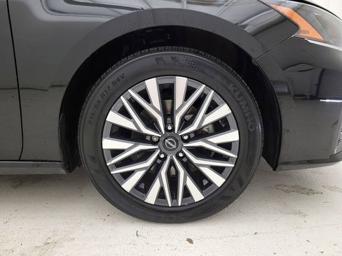 Used 2024 Nissan Altima 2.5 SV image 17