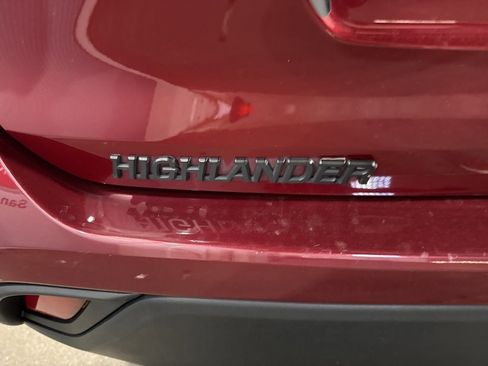 Used 2022 Toyota Highlander LE image 22