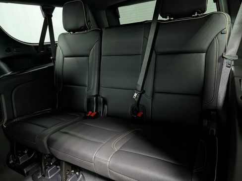 Used 2025 Chevrolet Suburban Premier image 17