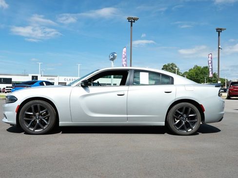 Used 2022 Dodge Charger SXT w/ Blacktop Package RWD image 5