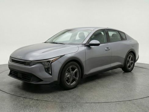 Used 2025 Kia K4 LXS image 3