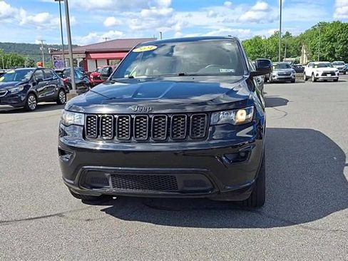 Used 2021 Jeep Grand Cherokee Laredo X image 3
